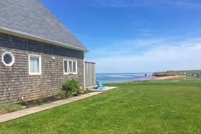 Image de Oceanfront 3 br cottage, miles of sandy beach w/in minutes walk, amazing sunrise