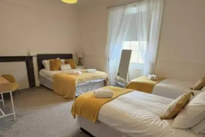 Image de Room 10 -  Manor Park Country House, Wales Perfect for Families