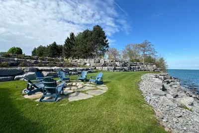 Image de Lvr's Luxury Lakefront Farmhouse