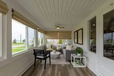 Image de Lvr's Luxurious Lake House