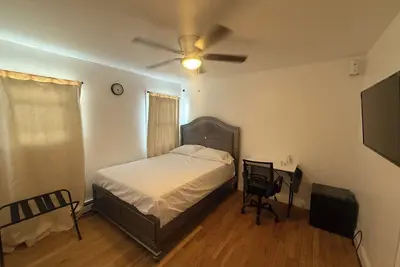 Image de Elegant 2-Bedroom Retreat & Modern Comfort & Prime Location.