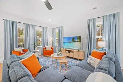 Image de New Home | Close to Dt & Beaches | 4 Br, 10 Guests