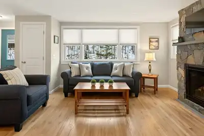 Image de Sleeps 8 | Near Wineries | Game room