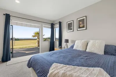 Image de Ocean`s Edge -Beachfront Retreat with Tennis Court