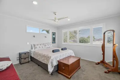 Image de Tees & Seas - Omanu Beach