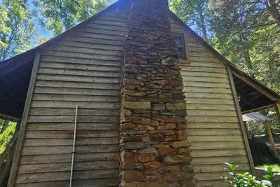 Image de Rustic cabin in Epworth with wood burning stove