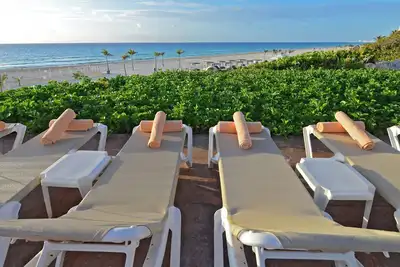 Image de State-of-the-Art Beachfront Condo · Top Location