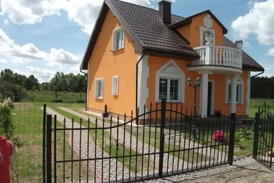 Image de Freistehendes Ferienhaus Orange für 10 Personen by Interhome