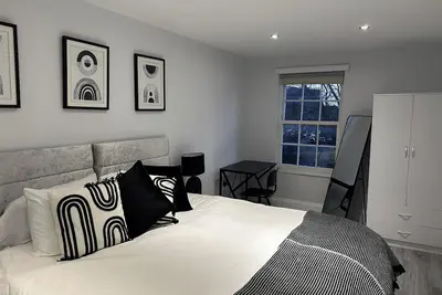 Image de Apartment - Sleeps 6 & Near Station