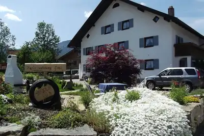 Image de Gemütliche Ferienwohnung in urigem Bauernhaus by Interhome