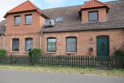 Image de Gemütliches Ferienhaus mit Terrasse und Grill by Interhome