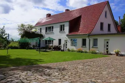 Image de Schöne Wohnung bei Bergen auf Rügen by Interhome