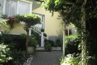 Image de Große Ferienwohnung mit Balkon und Garten by Interhome