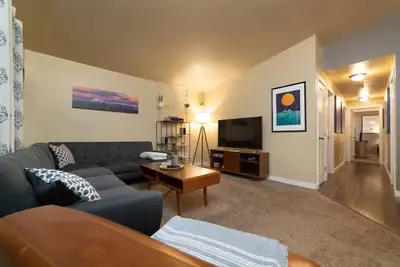 Image de Peaceful Bend Escape w/ Luxe Touches, Fenced Yard & Close to Mt. Bachelor & Old Mill, Food and Brews