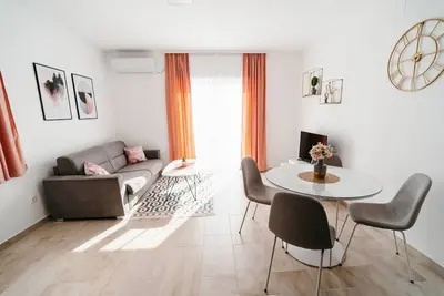 Image de \"Gray\" mit Blick auf das Wasser by Interhome