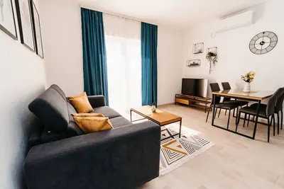 Image de Wohnung mit Blick auf das Wasser by Interhome