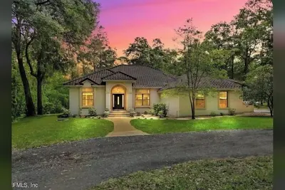 Image de Private Retreat at 10+ acre Romantic Spanish-Style Villa. Pet-friendly.