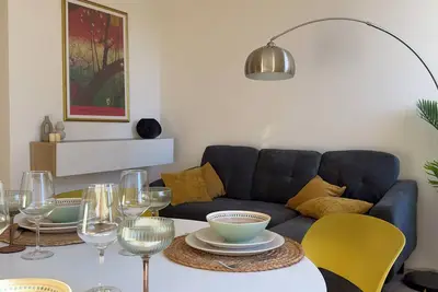 Image de Modern two-room apartment central borfuro kitchen living room design