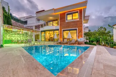 Image de Luxuriöse Villa mit privatem Pool in Alanya by Interhome