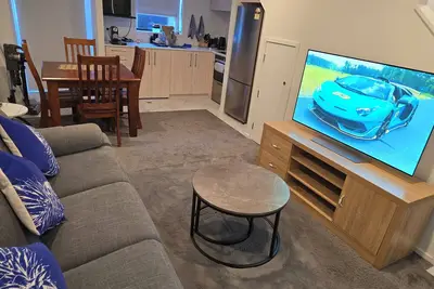 Image de Modern 3-Level City Apartment Prime Cashel Street - City Centre