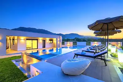 Image de Haus in Georgioupoli mit Außenpool und atemberaubender Aussicht by Interhome