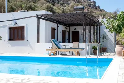 Image de Versteckte Villa mit Pool und herrlichem Blick über die Bucht von Mirabelle und by Interhome
