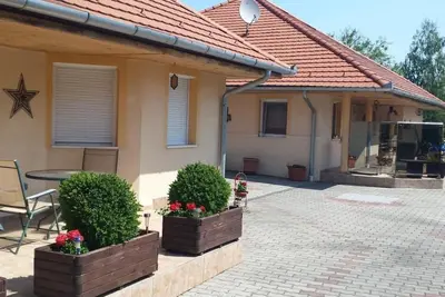 Image de Hochwertiges Ferienhaus Steffi mit Terrasse by Interhome