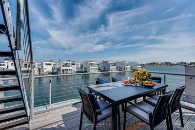 Image de An's Boathouse - Houseboat, 360° water view, sauna, roof terrace, balcony, sauna