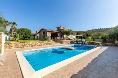 Image de Villa « Lory » avec vue sur la montagne, piscine privée et Wi-Fi