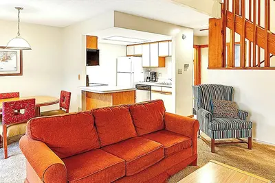 Image de 2br Tri-Level Townhome Near Golf & Hiking