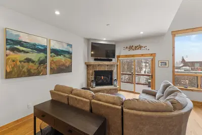 Image de Spacious Keystone Townhome with Private Saltwater Hot Tub!