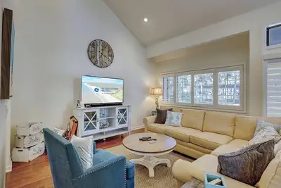 Image de Gorgeous Palmetto Dunes townhome near pool