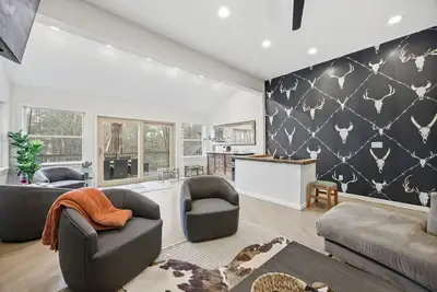 Image de Winter Basecamp • Warm Western Ranch Vibes