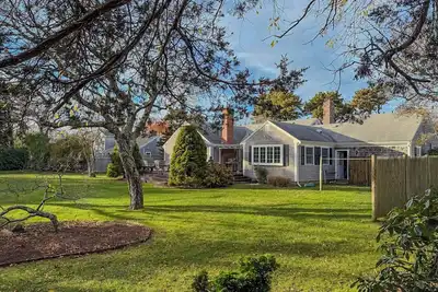 Steps to Bayside Beach, Central Ac, Large Backyard!