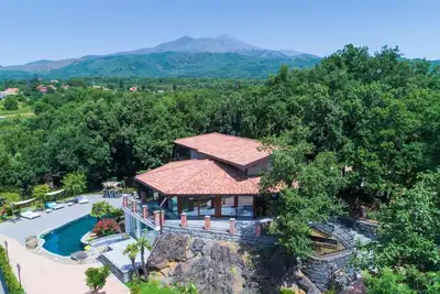 Image de Ferienvilla mit privatem Pool by Interhome