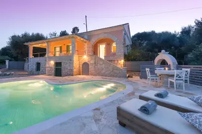 Image de Charming House with Sea Views in Agios Stephanos near Beach