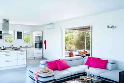 Image de Stylish Contemporary Villa with Heated Pool near Beach and Restaurant