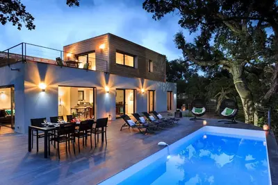 Image de Contemporary Family Villa with Heated Saltwater Pool near Village and Pinarello