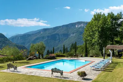 Image de Hillside Retreat with near Lucca.