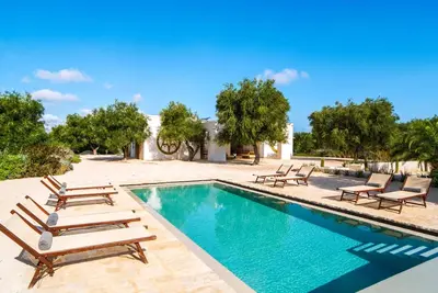 Image de Secluded Family Escape by Coastal Dunes