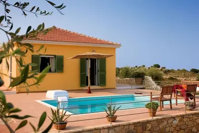 Image de Welcoming House with Sea-and-Mountain Views near Vathy