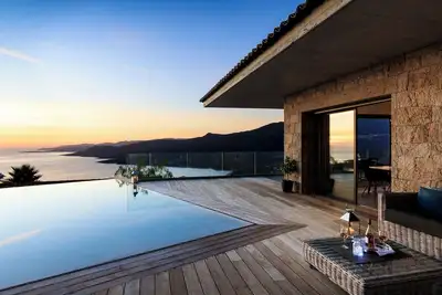 Image de Elegant Villa with Sea Views and Easy Access to Beach and Shops