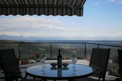 Image de Wohnung \"Unglaubliche Aussicht\" by Interhome