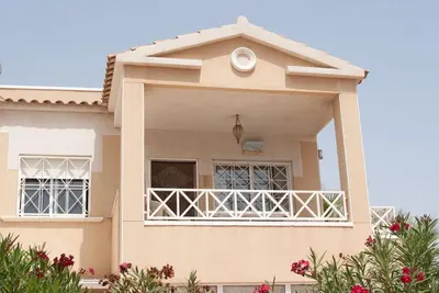 Image de Appartement mit Dachterrasse und Balkon plus Gemeinschaftspool, in der Nähe von by Interhome