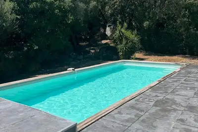 Image de Villa avec piscine et grand jardin, proche de toutes commodités