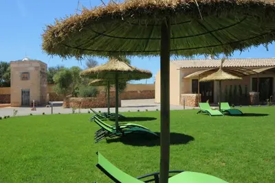 Wohnung mit Pool, Garten, Terrasse und Grill by Interhome