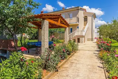 Maison Mihael (16071-K1) - Medulin