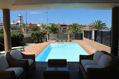 Image de Villa meloneras mit ganztägiger Sonne am Pool by Interhome