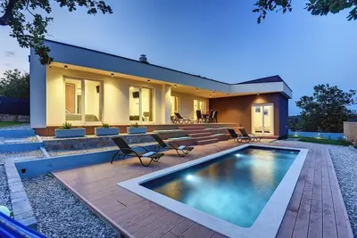 Image de Villa Senorita (74178-K1) - Pula