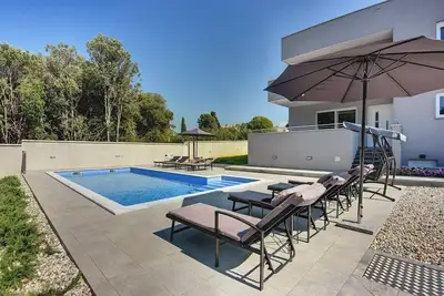 Image de Villa Grande T&D (74185-K1) - Pula